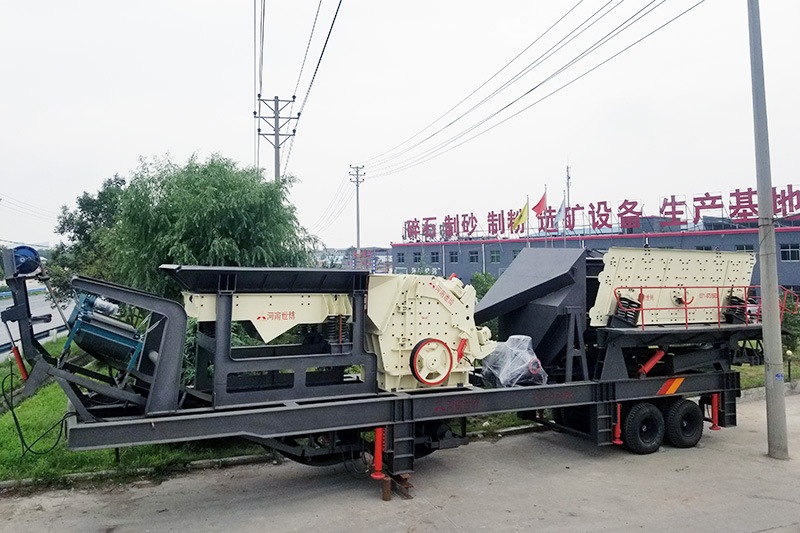 三組合移動(dòng)破碎站，移動(dòng)式小型砂石粉碎機