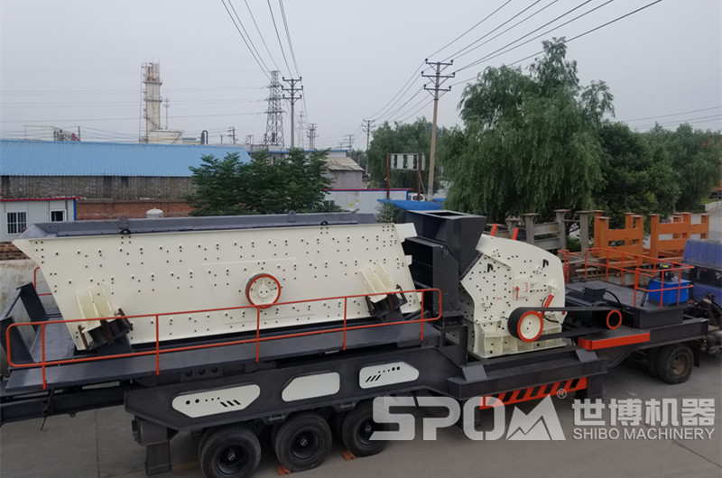 輪胎車(chē)一體的反擊破移動(dòng)破碎機